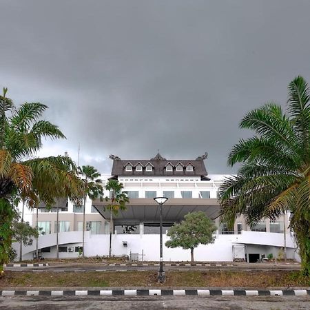 ホテル Horison Ultima Bandara Balikpapan Sepinggang Kecil エクステリア 写真