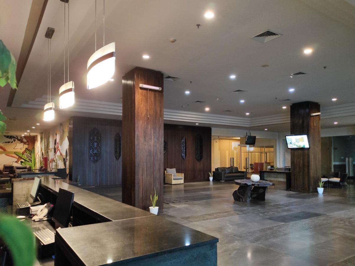 ホテル Horison Ultima Bandara Balikpapan Sepinggang Kecil エクステリア 写真